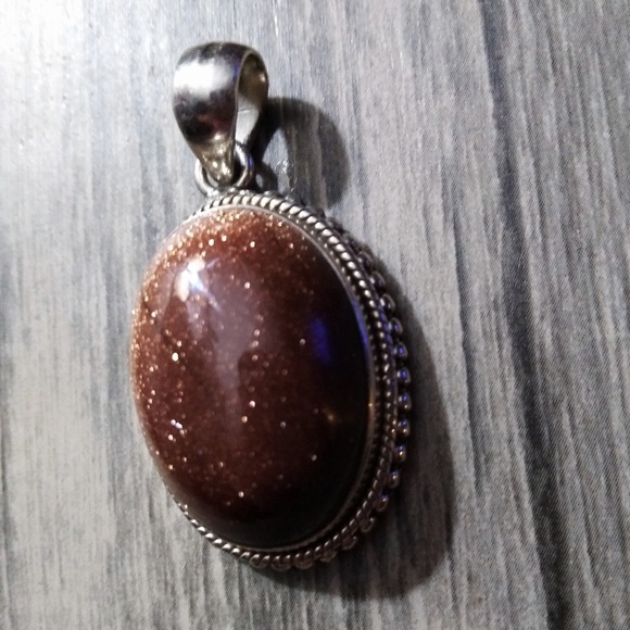 Gold sandstone pendant and earring set - Picture 2 of 4